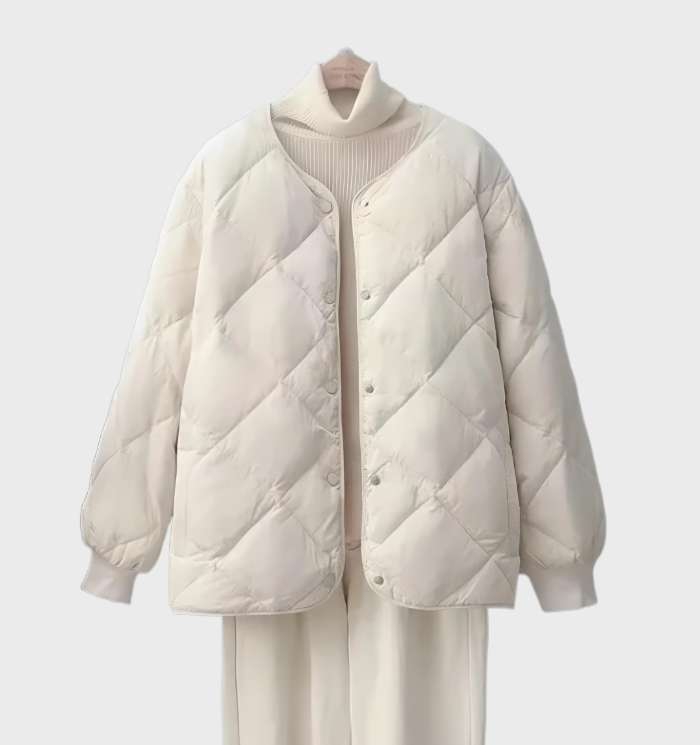 Adah | Warm gewatteerd pufferjack met V-hals en knoopsluiting-Zomer Jassen-Calora-Beige-S-Calora