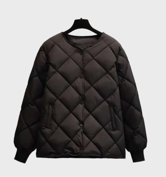 Adah | Warm gewatteerd pufferjack met V-hals en knoopsluiting-Zomer Jassen-Calora-Zwart-S-Calora
