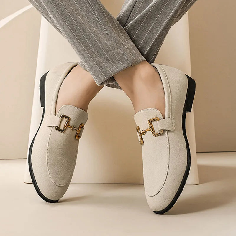 CALORA_ Bossélio | Suède Loafers met Metaal Gesp Detail
