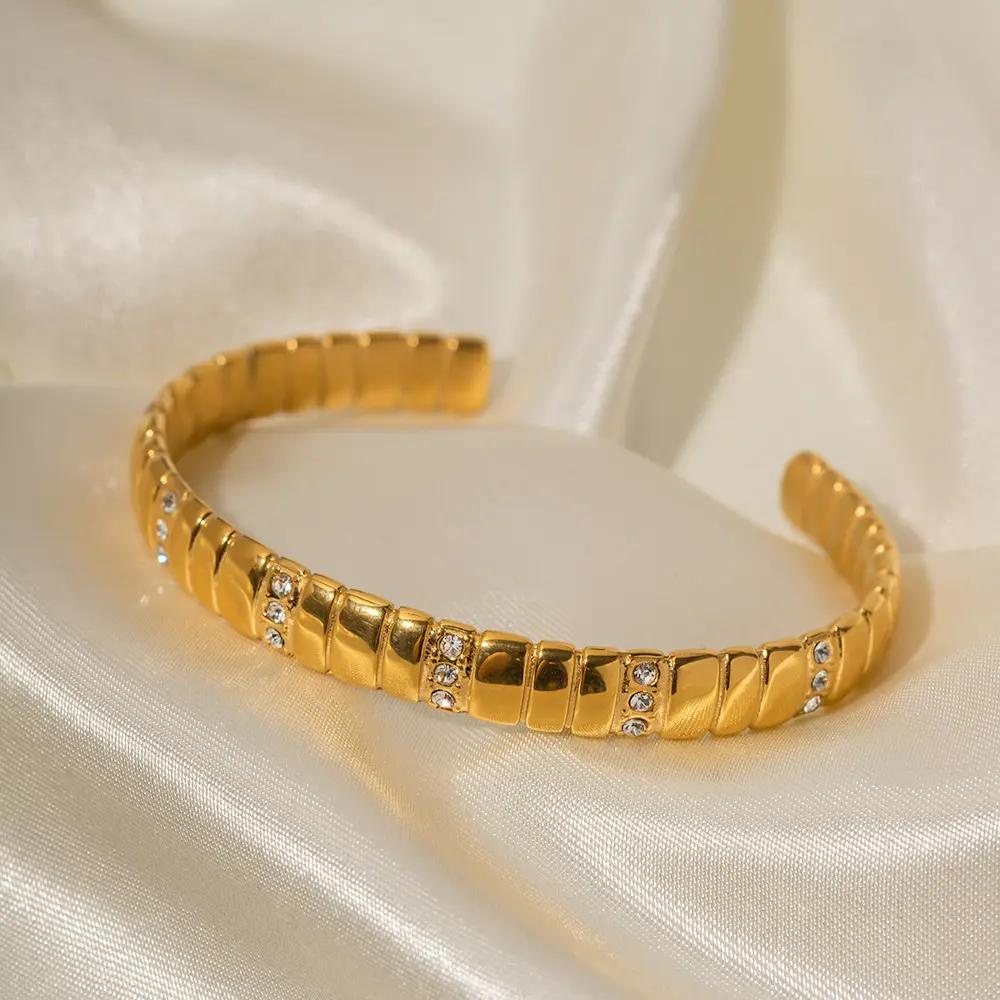 Brivelle | Elegante Gouden & Steen Armband Bangles-Armbanden-Calora-Calora