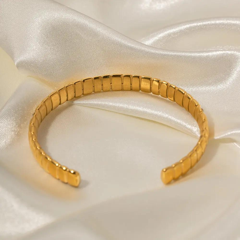 Brivelle | Elegante Gouden & Steen Armband Bangles-Armbanden-Calora-Calora