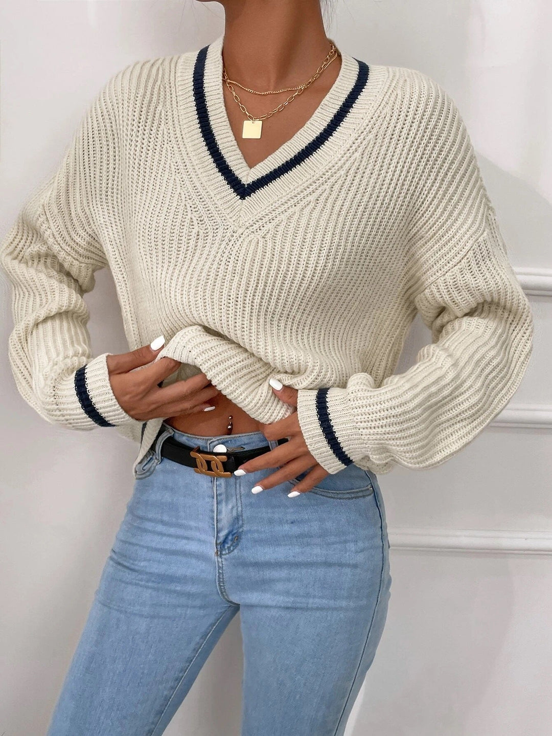 Chenalva | College Trui met patchwork V-hals-Shirts & Topjes-Calora-Beige-S-Calora