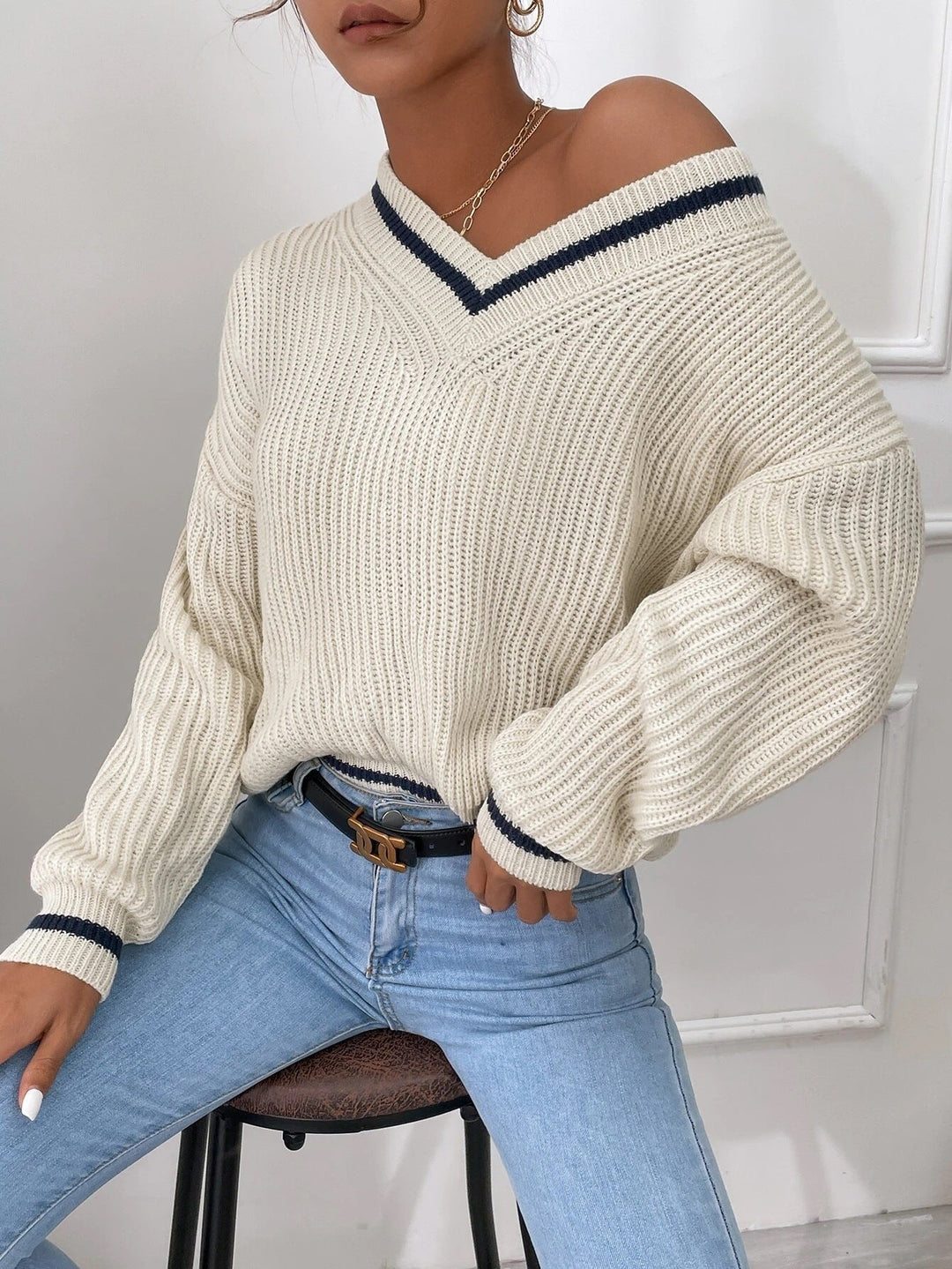 Chenalva | College Trui met patchwork V-hals-Shirts & Topjes-Calora-Beige-S-Calora