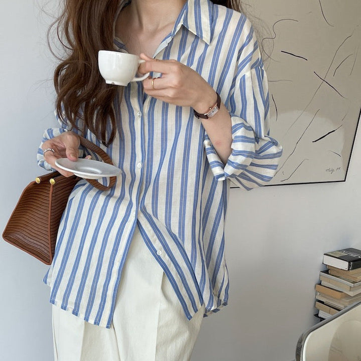 CALORA_ Chic Gestreepte Overhemd met Knopen in Blauw en Wit - Lichtgewicht, Tailored Fit