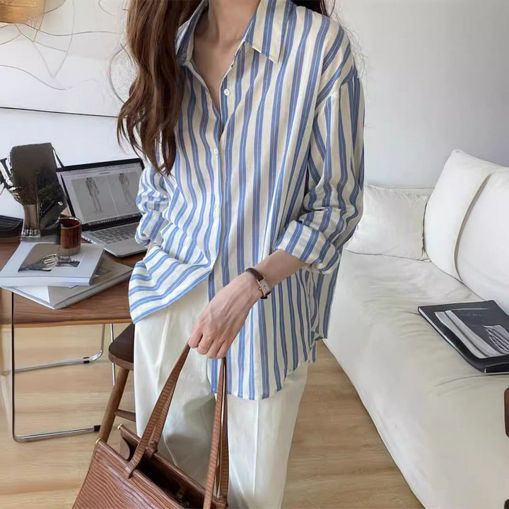 CALORA_ Chic Gestreepte Overhemd met Knopen in Blauw en Wit - Lichtgewicht, Tailored Fit