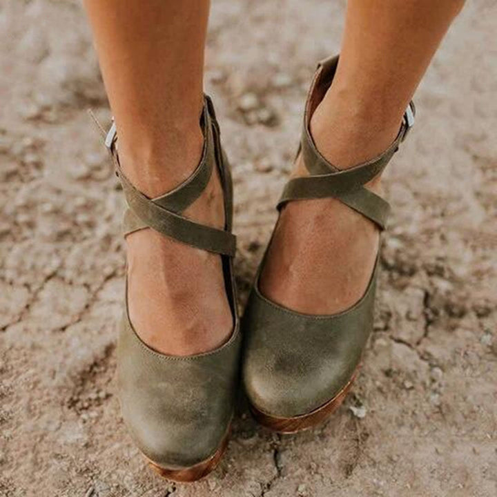 CALORA_ Dames Wedge Heel Sandalen met Gesloten Neus en Enkelbandje