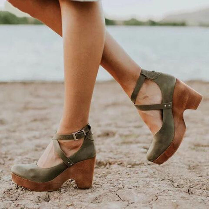 CALORA_ Dames Wedge Heel Sandalen met Gesloten Neus en Enkelbandje