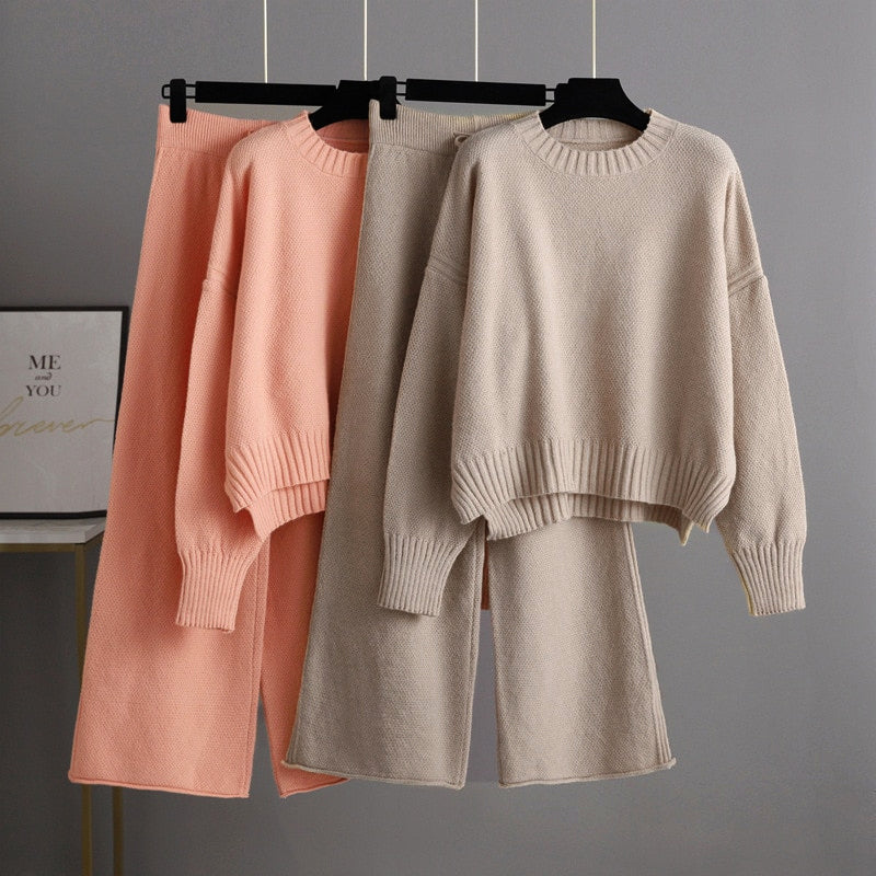 Damesset van los gebreide trui en wijde broek in twee delen-Sets & Pakken-Calora-Roze-One Size-Calora