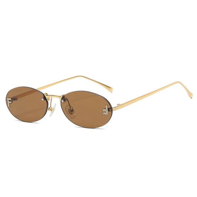 Elegante Ovale Zonnebril met Gouden Accenten en Subtiele Steentjes-Accessoires-Calora-Bruine bril-Calora