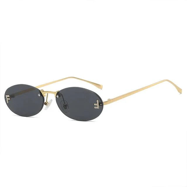 Elegante Ovale Zonnebril met Gouden Accenten en Subtiele Steentjes-Accessoires-Calora-Donkere glazen-Calora