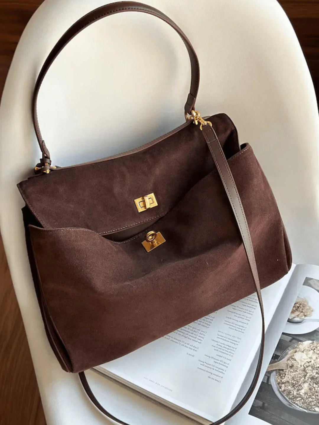 CALORA_ Elegante Suede Faux leren Handtas met Top Handvat en Twist Sluiting