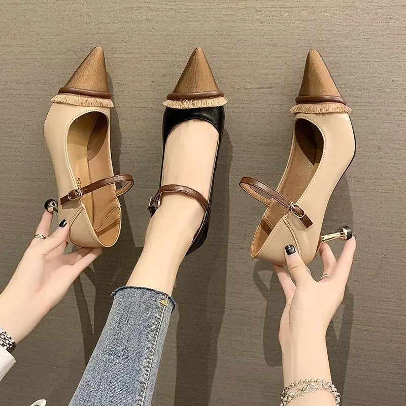 Fabulous Femme | Klassieke Sexy Puntige Hakken-Hakken-Calora-Beige-34-Calora