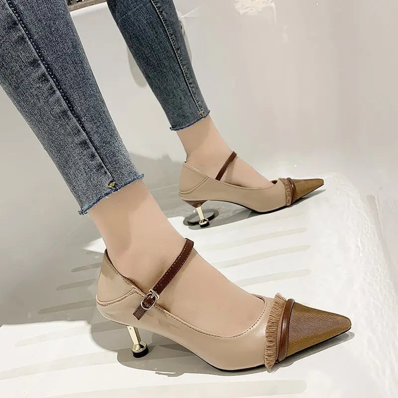 Fabulous Femme | Klassieke Sexy Puntige Hakken-Hakken-Calora-Beige-34-Calora