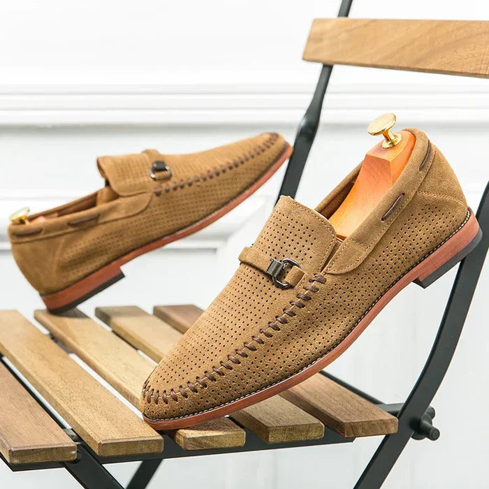 Gabriel | Stijlvolle Loafers met Gesp Detail en stiksels-Loafers-Calora-Donkerbruin-39-Calora