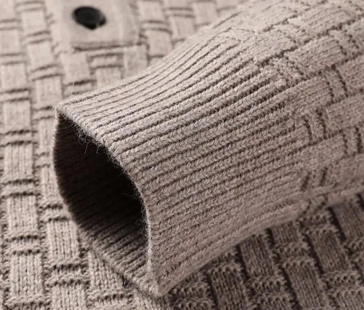 CALORA_ Geweven jacquard trui met kraag en knopen