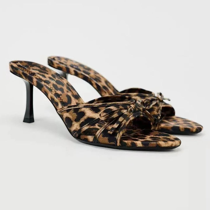 Glamouria | Hoge Hakken met Strik en Luipaardprint-Hakken-Calora-Luipaard print-35-Calora