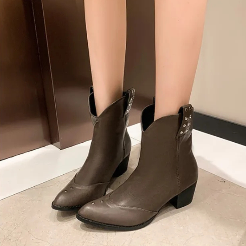 Jolynn | Cowboy Enkel Laarsjes met Puntige Neus-Laarzen-Calora-Bruin-34-Calora