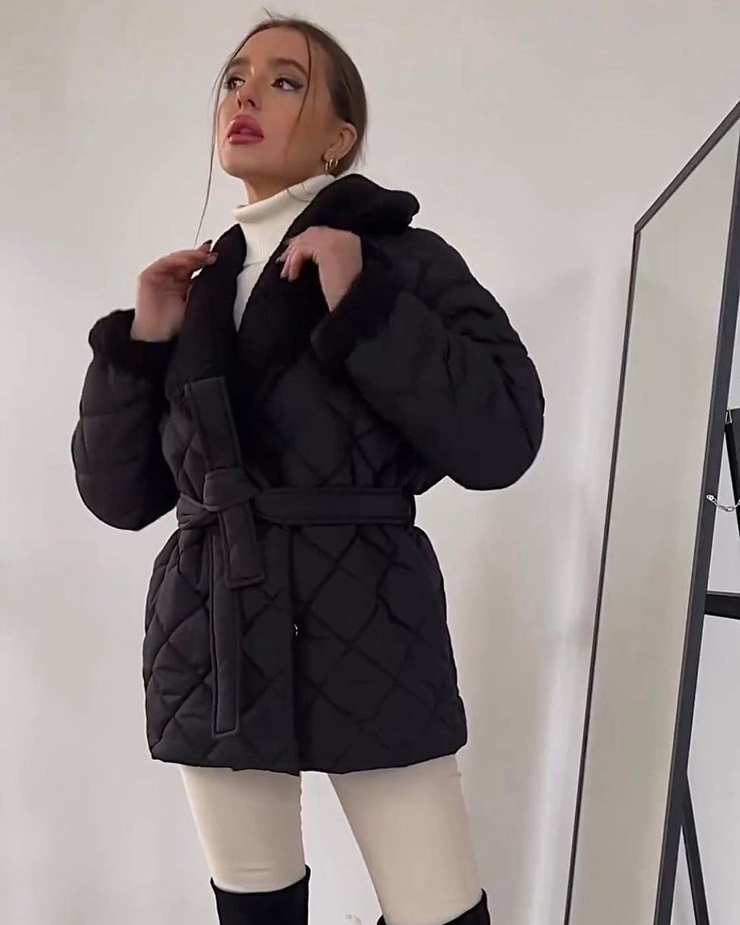 CALORA_ Korte katoenen Winterjas met revers en taille riem voor dames