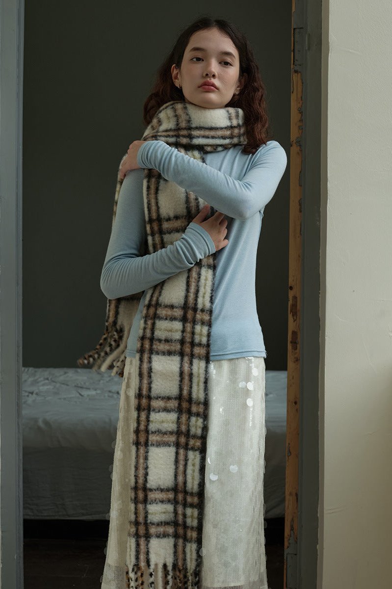 CALORA_ Lange Off-White Geruite Sjaal met Franjes van Zachte Wol