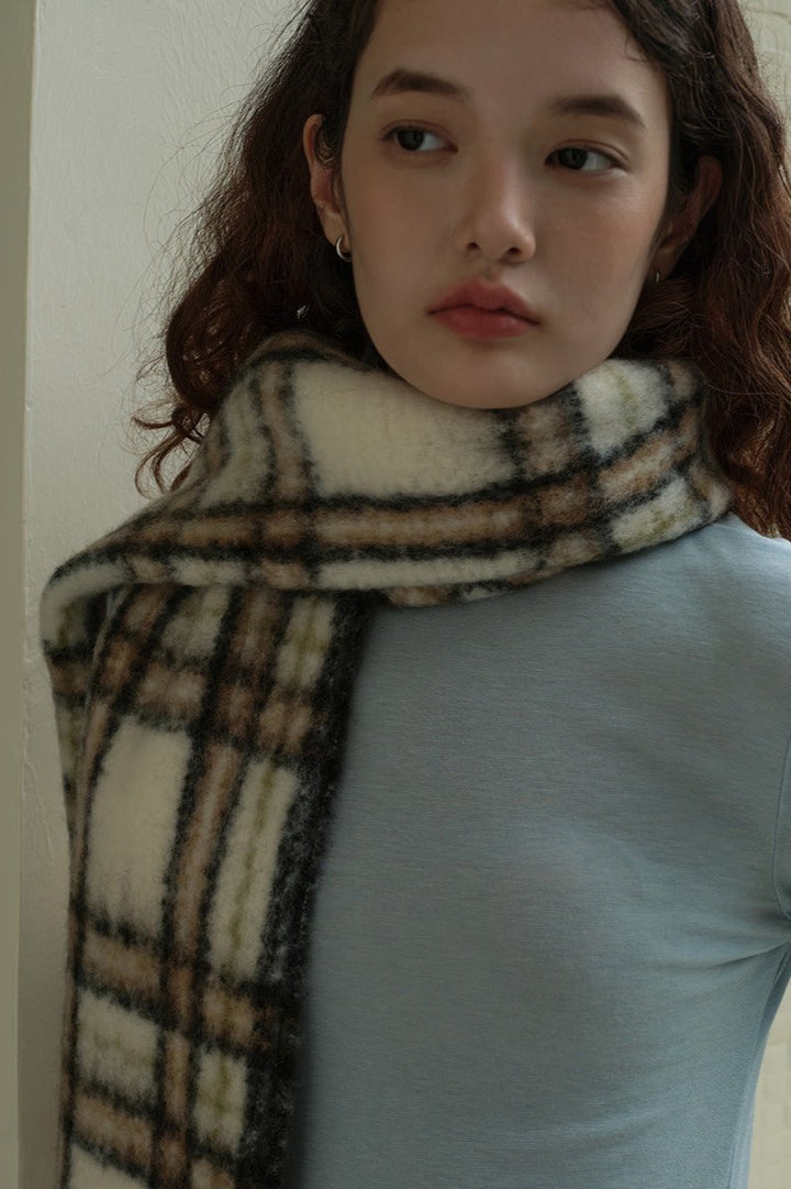 CALORA_ Lange Off-White Geruite Sjaal met Franjes van Zachte Wol