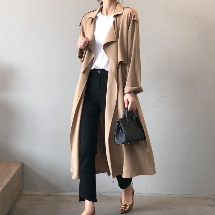 Lange Trenchcoat Voor Dames Met Reverskraag en Strak Design-trenchcoat dames-Calora-Bruin-S-Calora