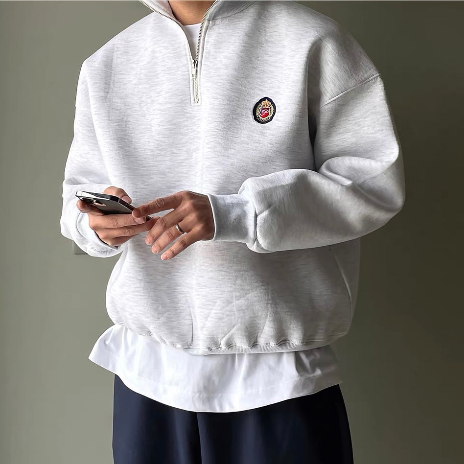 CALORA_ Lichtgrijze Varsity Sweatshirt met Halve Rits en Borduursel