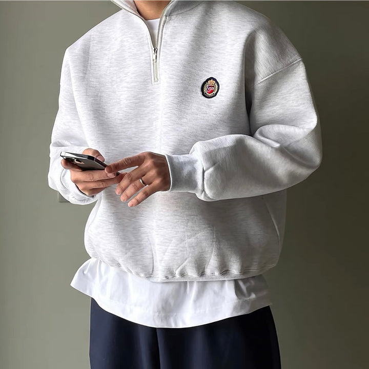 CALORA_ Lichtgrijze Varsity Sweatshirt met Halve Rits en Borduursel