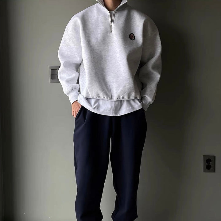 CALORA_ Lichtgrijze Varsity Sweatshirt met Halve Rits en Borduursel