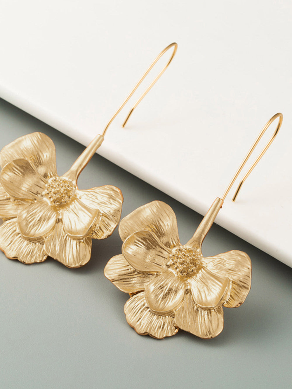 Lily’s Bloem Oorbellen met haakjes-Kettingen-Calora-Goud-Calora