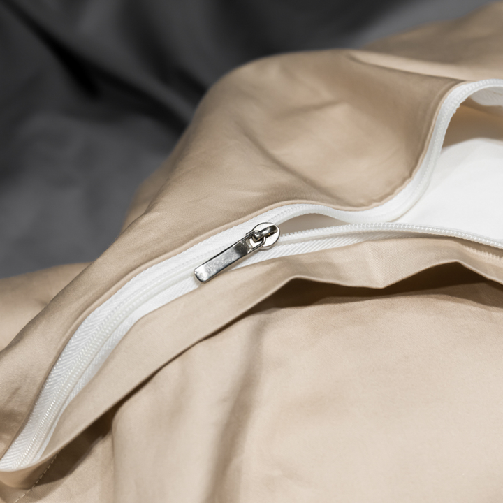 CALORA_ Luxe Geborduurd Satijnen Katoen Beddengoed Set - 4-delig - Comfortabel en Ademend