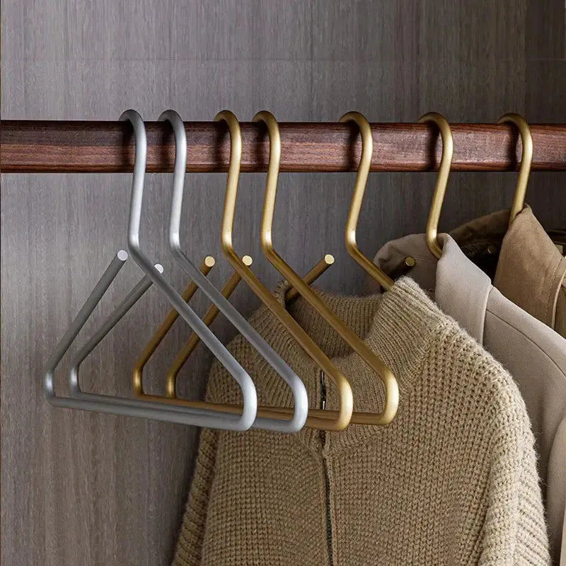 CALORA_ Luxe Metalen Kledinghanger - 3 Stuks - Massieve Matte Hanger voor Zware Kleding