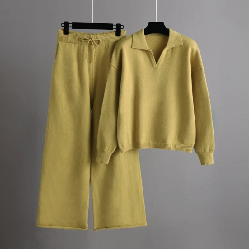 Manon | Dames losse gebreide coltrui set met wijde broek-Sets & Pakken-Calora-Geel-S-Calora