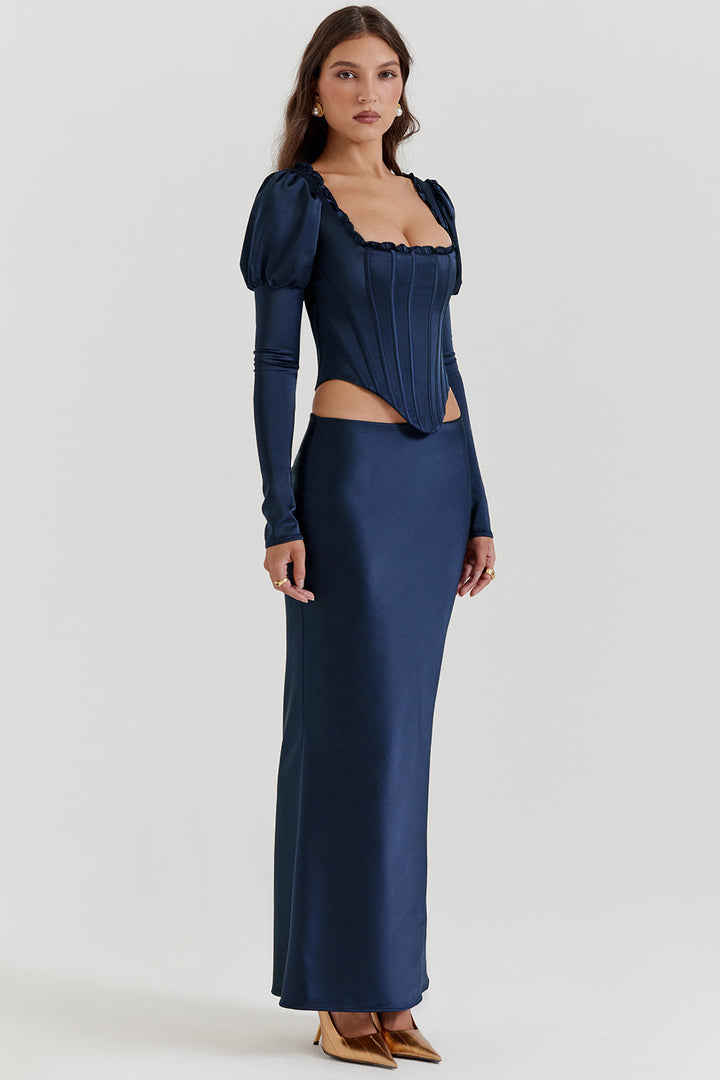CALORA_ Marineblauw korset met pofmouwen en satijnen maxirok met schuine snit
