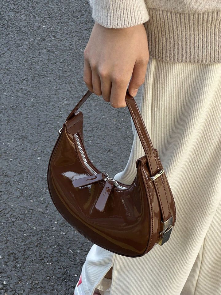 CALORA_ Moderne Dames Okseltas - Handtas met Lock Crescent Ontwerp