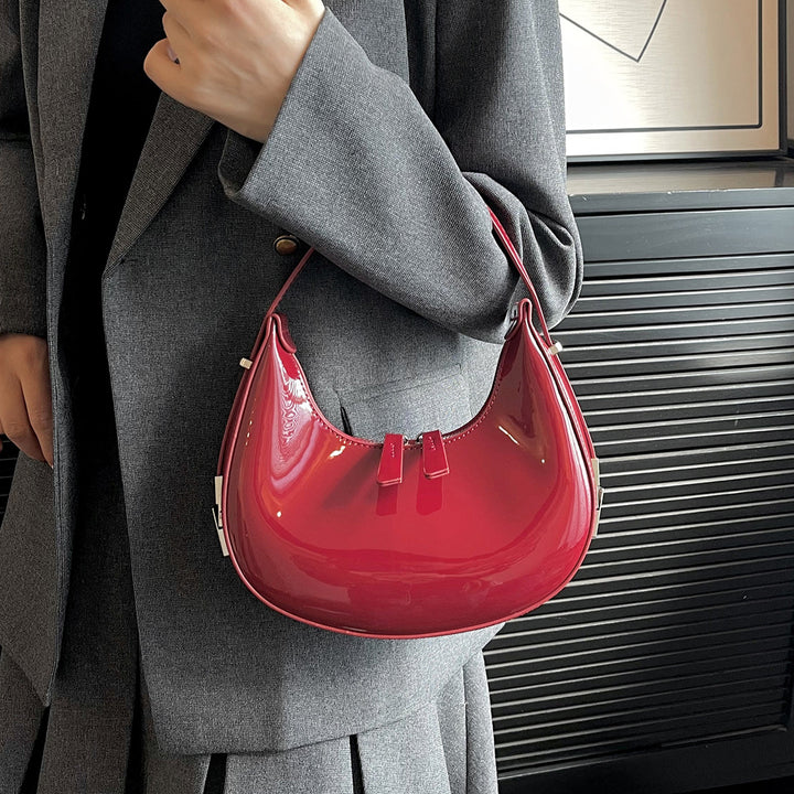 CALORA_ Moderne Dames Okseltas - Handtas met Lock Crescent Ontwerp