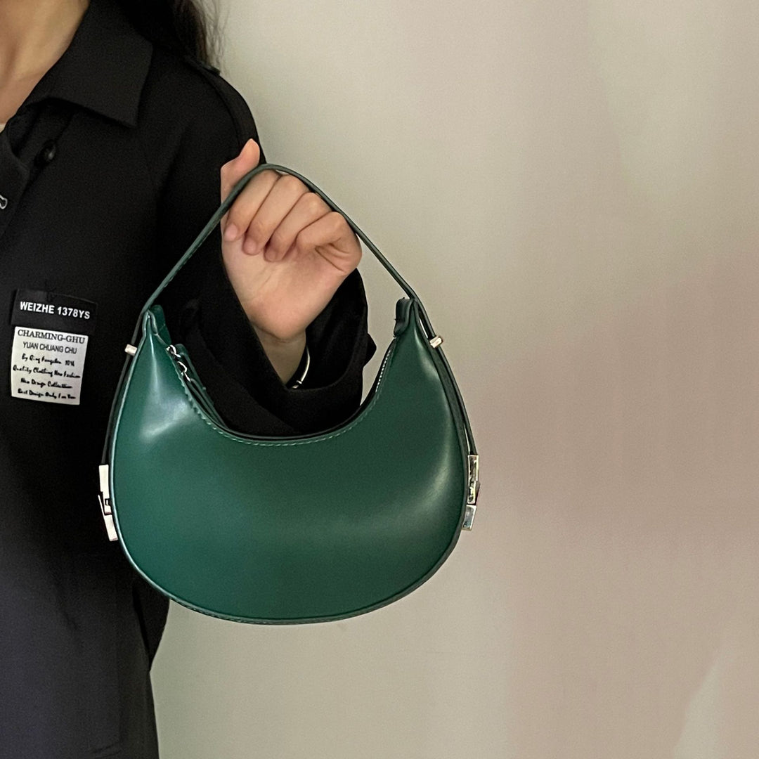 CALORA_ Moderne Dames Okseltas - Handtas met Lock Crescent Ontwerp