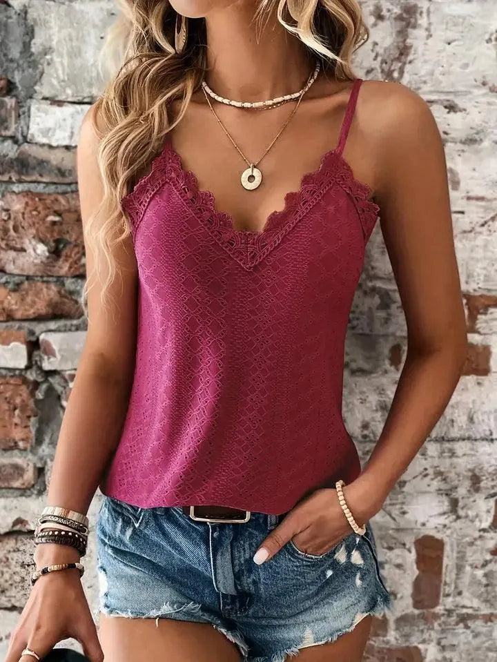 CALORA_ Mouwloze Blouse met V-Hals en Borduursel en Verstelbare Bandjes