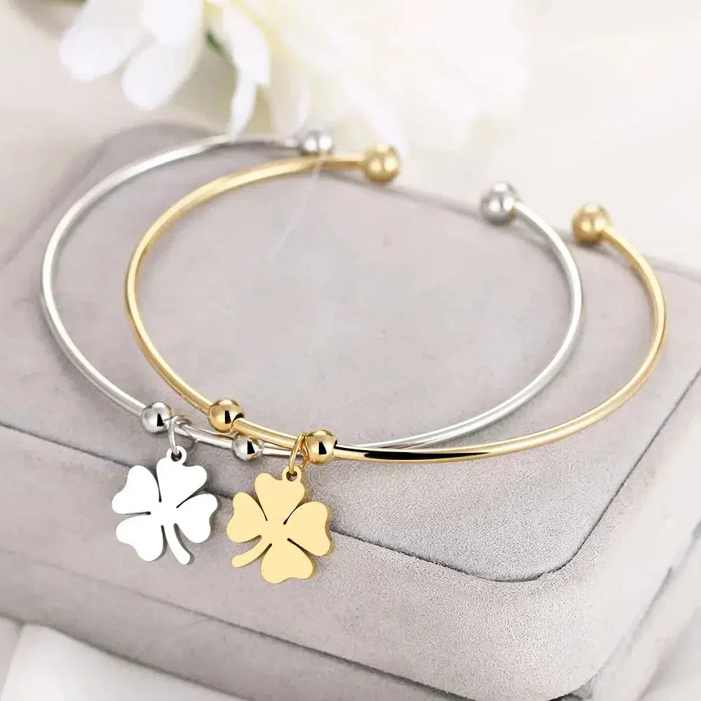 Omnia | Vierbladige Klaver Open Armband - Geluksarmband-Armbanden-Calora-Zilver-Calora