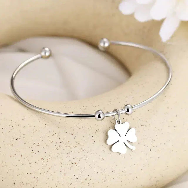 Omnia | Vierbladige Klaver Open Armband - Geluksarmband-Armbanden-Calora-Zilver-Calora