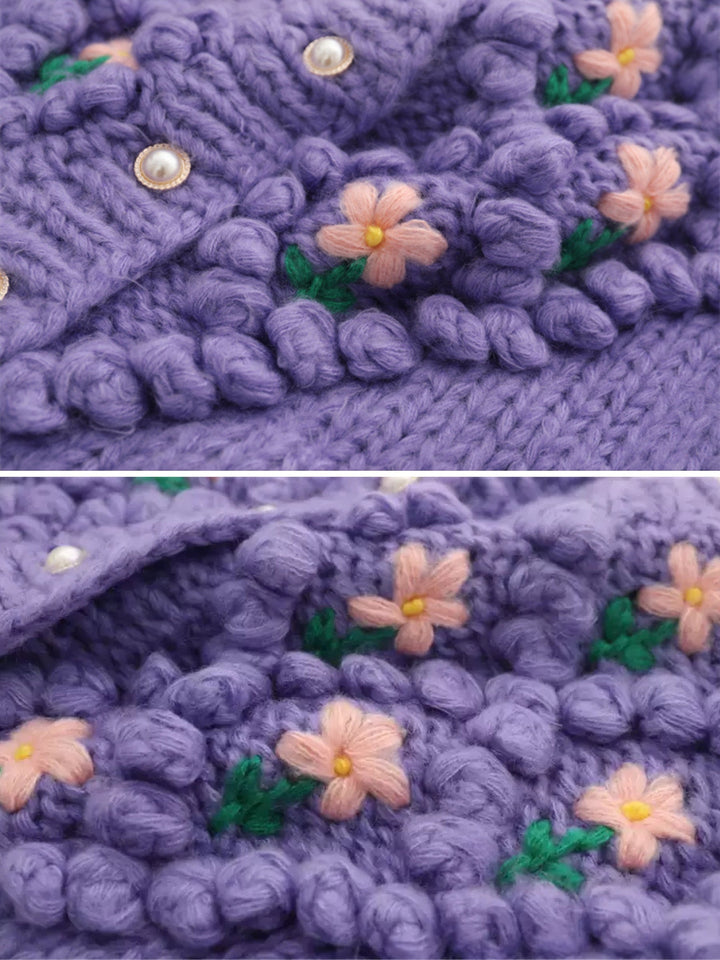 CALORA_ Paarse Bloemen Gebreide Cardigan met Unieke Handgemaakte Accenten