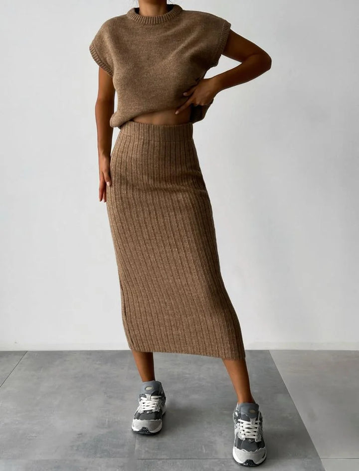 CALORA_ Pravina | Elegante Mouwloos vest en gebreide rok