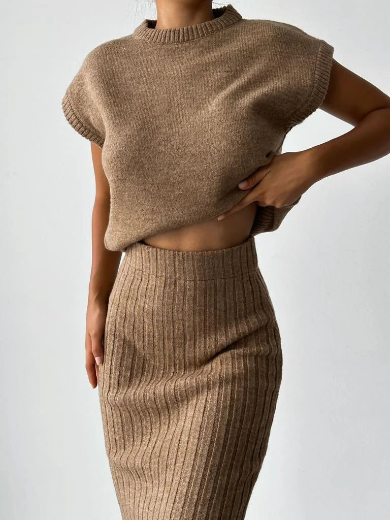 CALORA_ Pravina | Elegante Mouwloos vest en gebreide rok