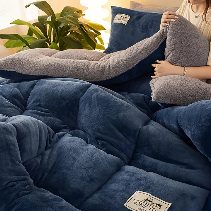 CALORA_ QualityQuilts | Luxe Pluche Dekbed voor Herfst en Winter, Antistatisch en Lichtgewicht, Modern Design