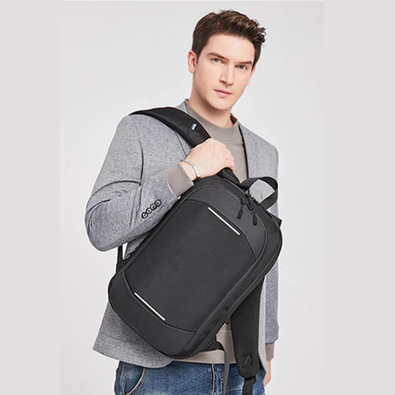 CALORA_ Sportieve Zwarte compressie Rugzak met Ritsvakken en Schouderband - 43 x 29 x 10 cm