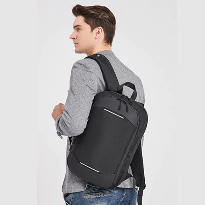 CALORA_ Sportieve Zwarte compressie Rugzak met Ritsvakken en Schouderband - 43 x 29 x 10 cm