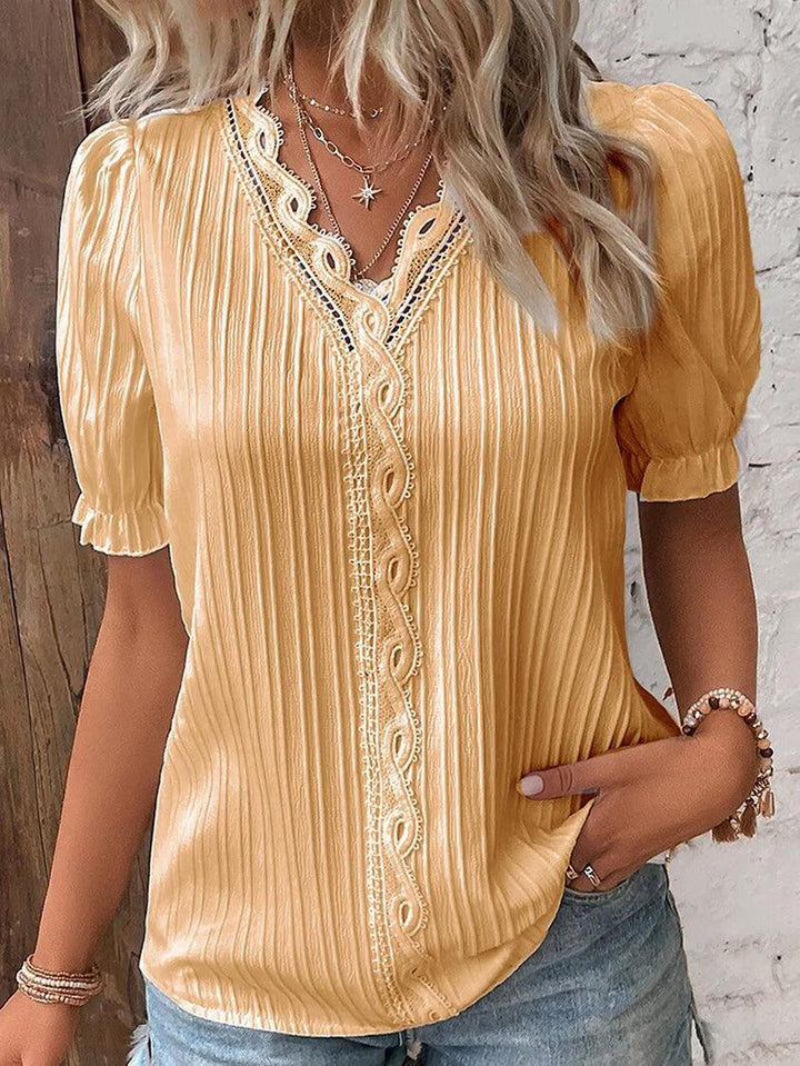 CALORA_ Stijlvolle Dames V-Hals T-Shirt van Zacht en Lichtgewicht Stof