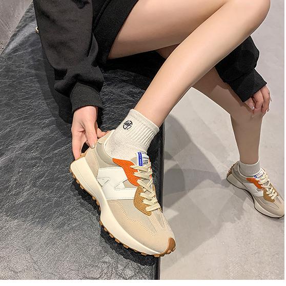 CALORA_ Stijlvolle Damessneakers voor Comfortabele en Modieuze Look