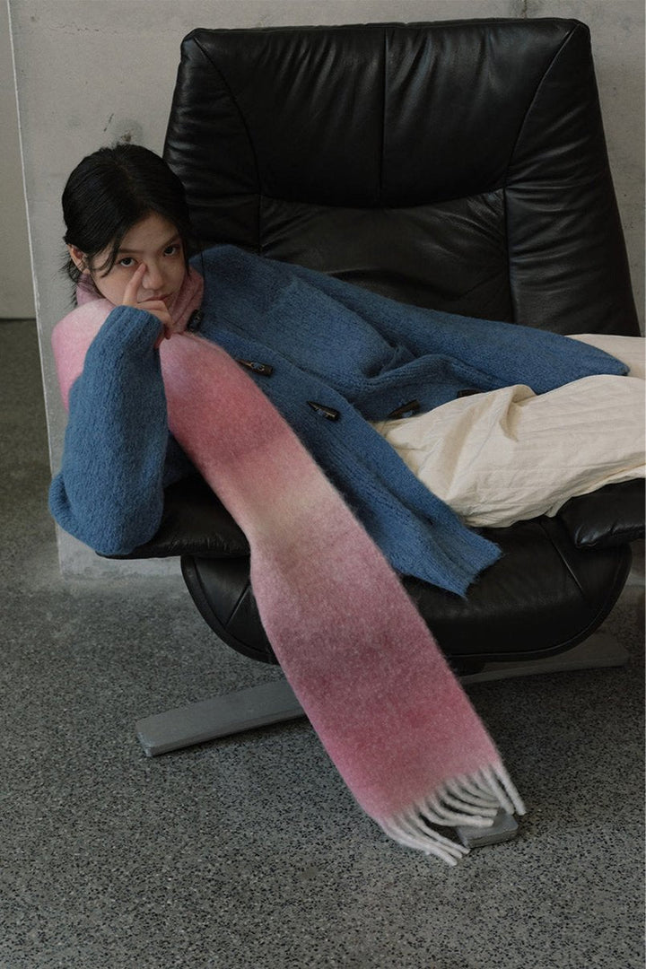 CALORA_ Stijlvolle Lange Franjes Sjaal van Zachte Wolmix met Gradient Ontwerp