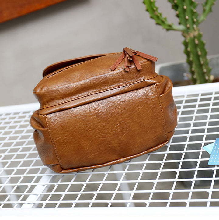 CALORA_ Universitaire Leren Rugzak met Waterdicht Ontwerp en Handgenaaide Details - 32x25x14 cm