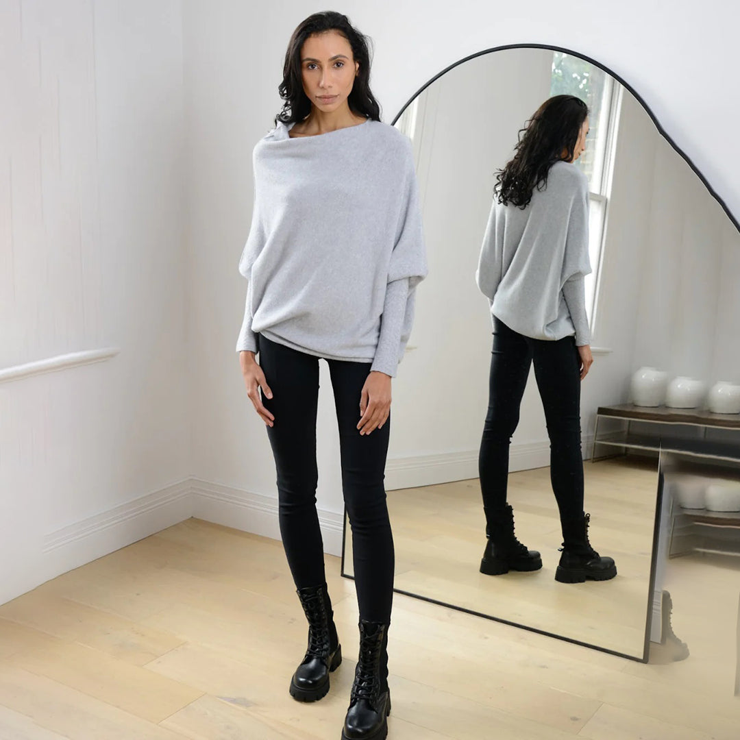 Verfijnde en relaxte trui met open schouder-Blouses-Calora-Lichtgrijs-Eén maat-Calora